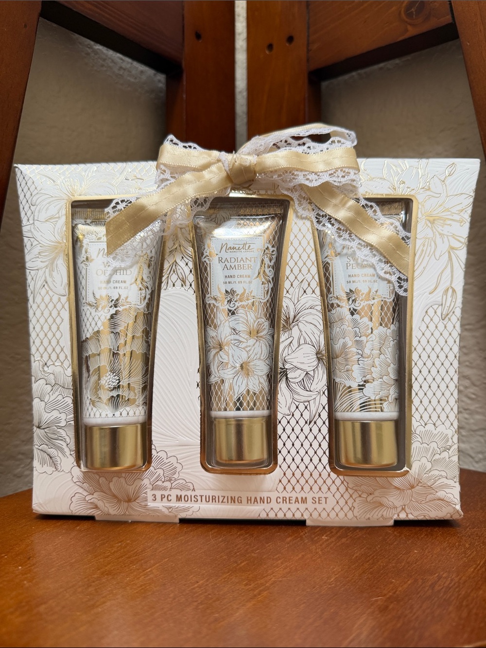 🔹NEW.. Nannette Lepore 3 pc moisturizing hand creams in a decorative gift box